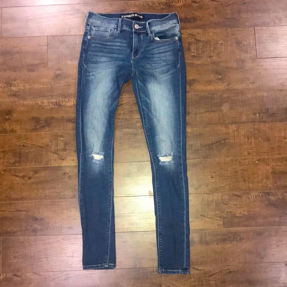 Dark wash skinny jeans